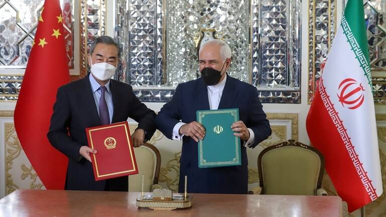 إيران.. مواطنون يتجمعون أمام مقر محافظة غرب طهران احتجاجا على اتفاقية الشراكة مع الصين