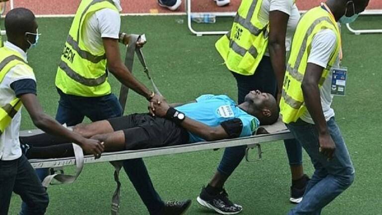 حكم مباراة يغمى عليه في التصفيات المؤهلة لكأس إفريقيا