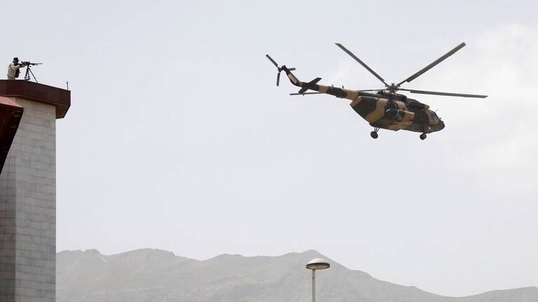 مقتل 3 أشخاص جراء تحطم مروحية عسكرية في جنوب أفغانستان