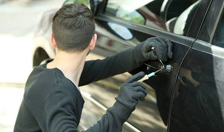 سرقة سيارة والعثور على أخرى في بعلبك