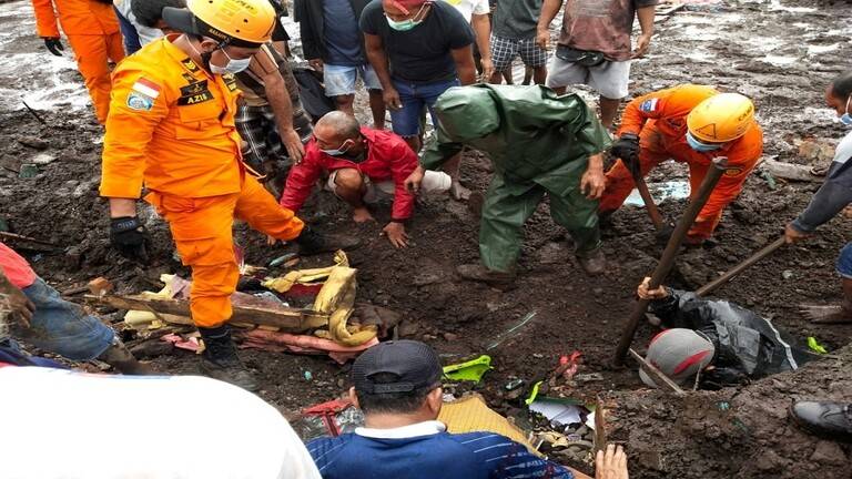 أكثر من 150 قتيلا في فيضانات إندونيسيا وتيمور الشرقية