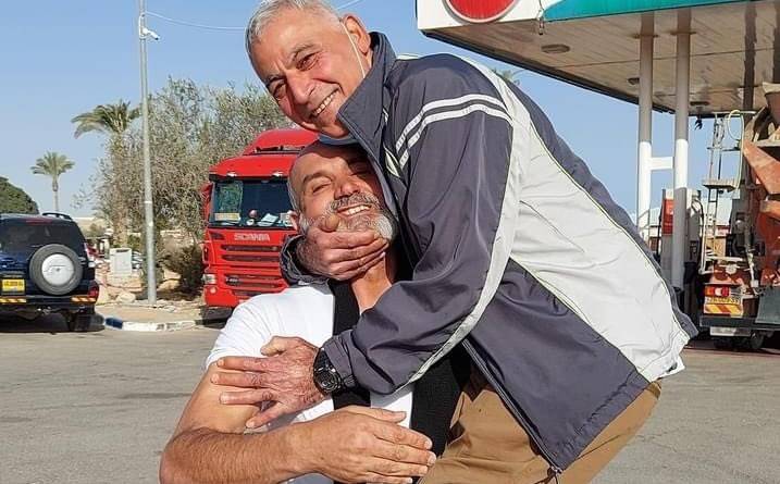 بعد 35 عاماً من الاعتقال.. الأسير الفلسطيني المحرّر رشدي أبو مخ: "ولدت من جديد"