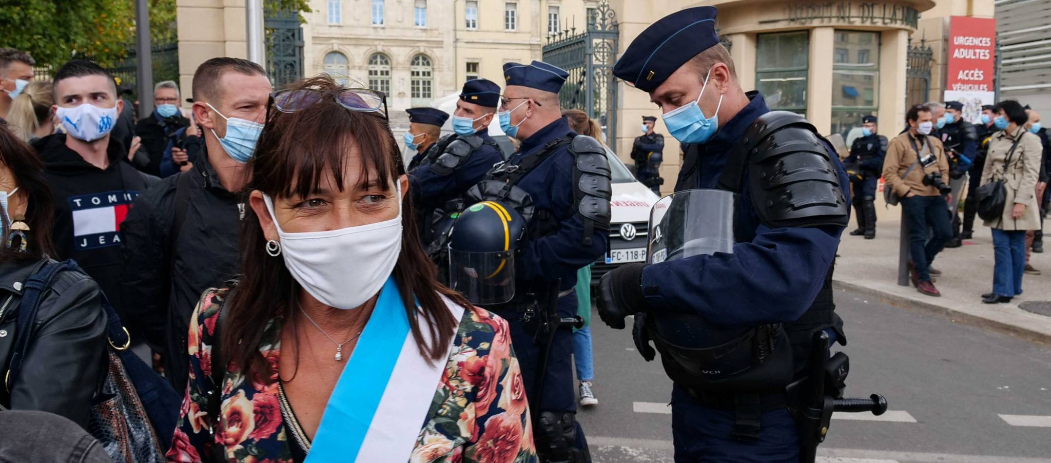 تسجيل حالتي وفاة جديدتين في فرنسا بسبب تجلط الدم بعد تلقي لقاح "أسترازينيكا"