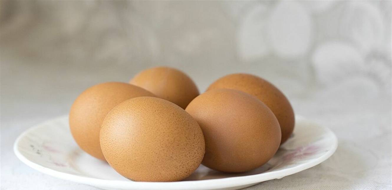 بينها لونه وحجمه.. 10 أشياء لا تعرفها عن البيض