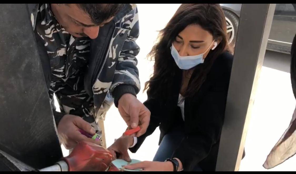 اقفال محطة بالشمع الأحمر
