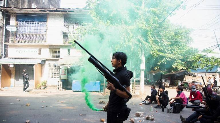 "رويترز": قوات الأمن في ميانمار تقتل 13 شخصا وانفجارات صغيرة تهز يانجون
