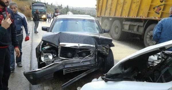 حوادث سير على أوتوستراد البترون بسبب تسرب المازوت والأهالي يناشدون...