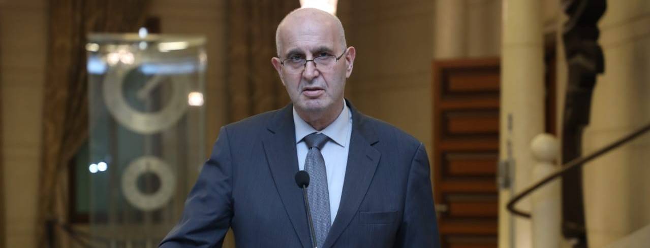 عراجي : البلد يحتضر في العناية وأطباؤه تركوه