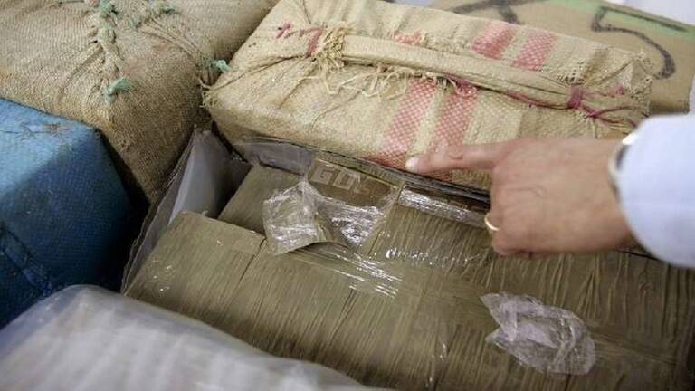 البحرية الملكية المغربية تسحب 5 أطنان من مخدر الشيرا