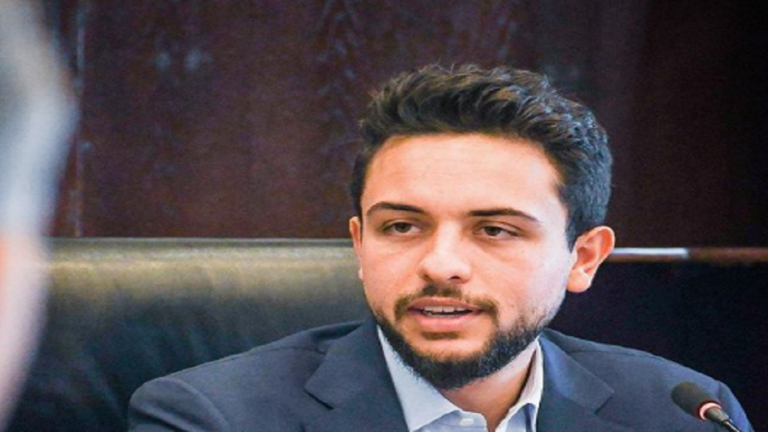 ولي العهد الأردني ينشر صورة تاريخية للعائلة المالكة.. وهكذا علّق عليها