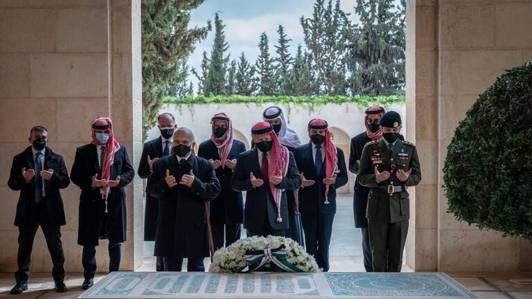 أول ظهور للأمير حمزة برفقة الملك عبد الله بعد الأزمة