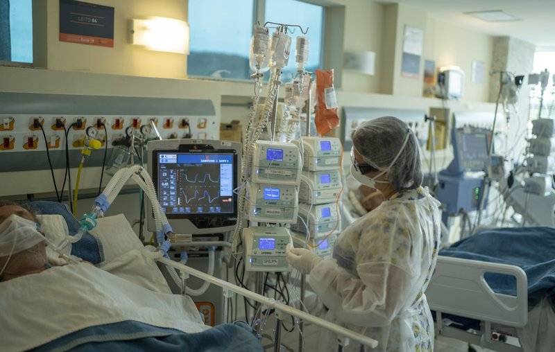 لفتة انسانية.. شاهدوا ماذا فعلت ممرضة لمواساة مرضى كورونا المعزولين