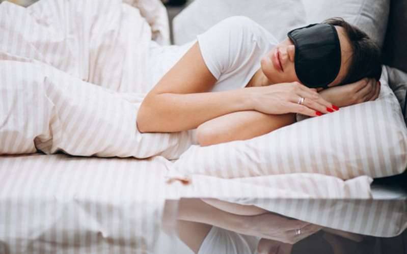 ما أسباب كثرة النوم والخمول المفاجئ عند النساء وكيفية التخلص منها