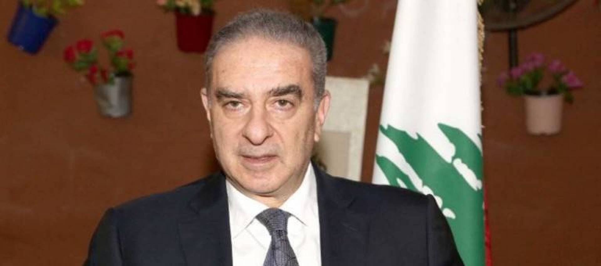 فرعون : ضربني وبكى سبقني واشتكى