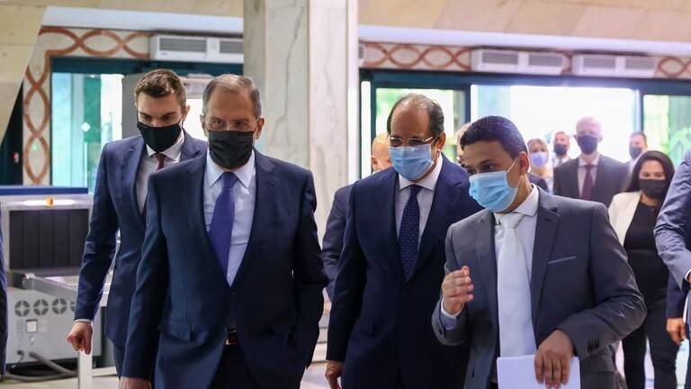 لافروف يلتقي رئيس المخابرات المصرية في القاهرة