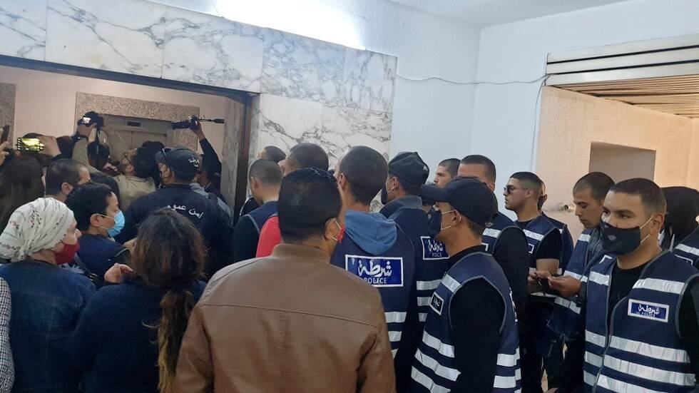 الأمن التونسي يقتحم وكالة الأنباء الرسمية لفرض تنصيب رئيس مدير عام جديد