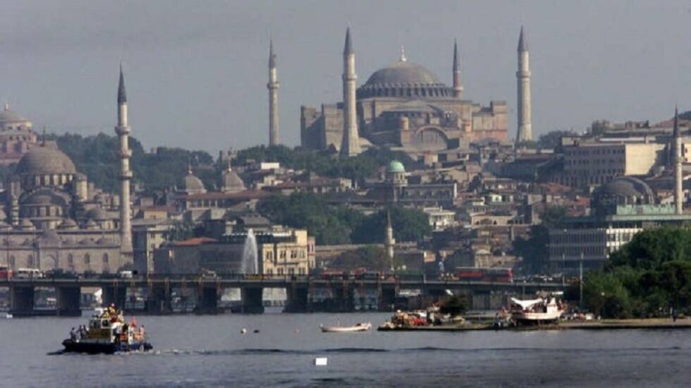 وفاة رئيس وزراء تركيا الأسبق أق بولوت بعد صراع مع المرض
