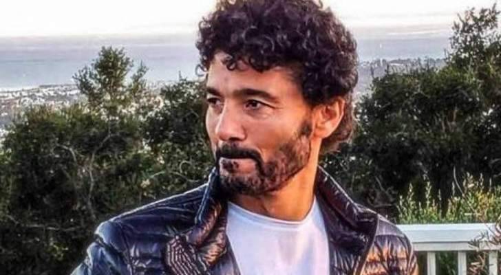 خالد النبوي يطمئن الجمهور على صحته