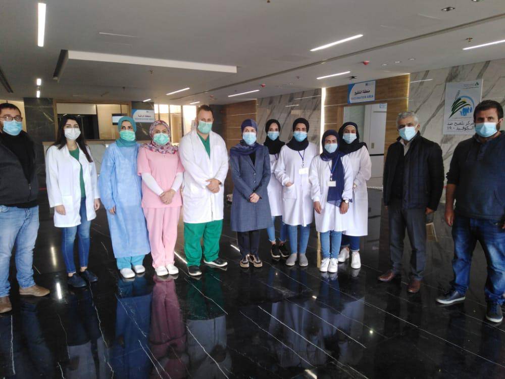 عز الدين تفقدت مراكز تلقيح في صور: لتكثيف التسجيل على المنصة