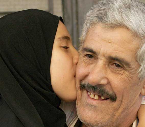 «صفقة» أعزاز أعادت تظهير «موازين القوى» فلماذا تتمسّك « 14 آذار» بمواقفها التصعيدّية؟
نصيحة سعوديّة «بشراء الوقت» لتحسين الشروط وجنبلاط تحوّل الى «شمّاعة» لتبرير عجزها
«رشوة» اميركية لموسكو أخرجت قطر من «المعادلة النفطيّة» وأربكت الحليف السعودي