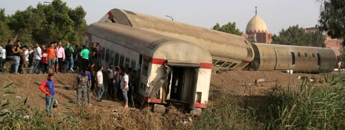 فاجعة قطار طوخ... كيف تعامل المصريون مع المأساة؟
