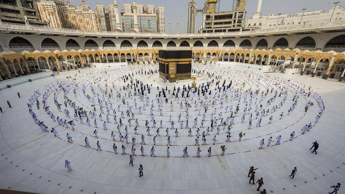 السعودية تشترط التحصين من كورونا للحصول على تصريح العمرة
