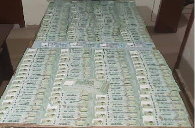 صيد ثمين بقبضة القوى الأمنية... اشترى السيارات بعملة مزيفة