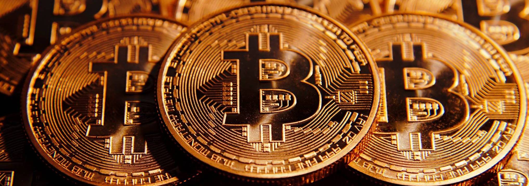 بتكوين تهبط أكثر من 7% إلى مستوى 56380 دولار