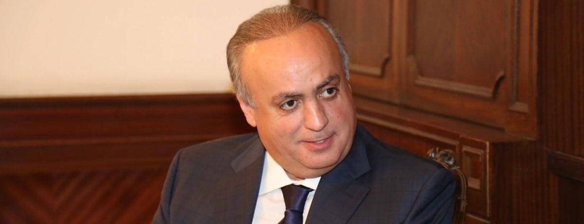 وهاب يطعم الطيور  بعيداً عن الجدل العقيم وحجر الكورونا