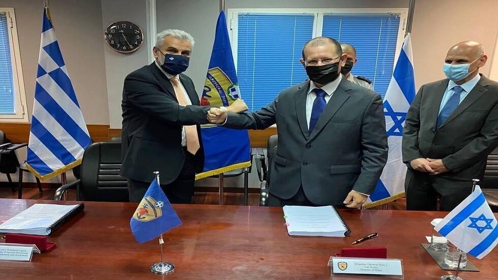 إسرائيل واليونان توقعان أكبر صفقة سلاح بينهما