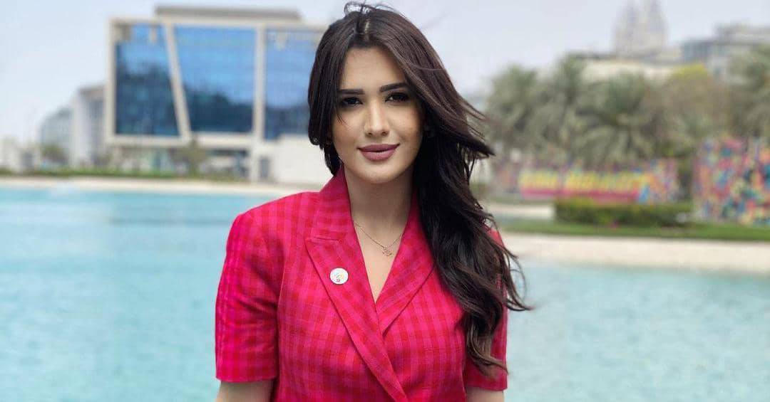 الإعلامية رشا مقران تخطف الأنظار بإطلالة مليئة بالجمال