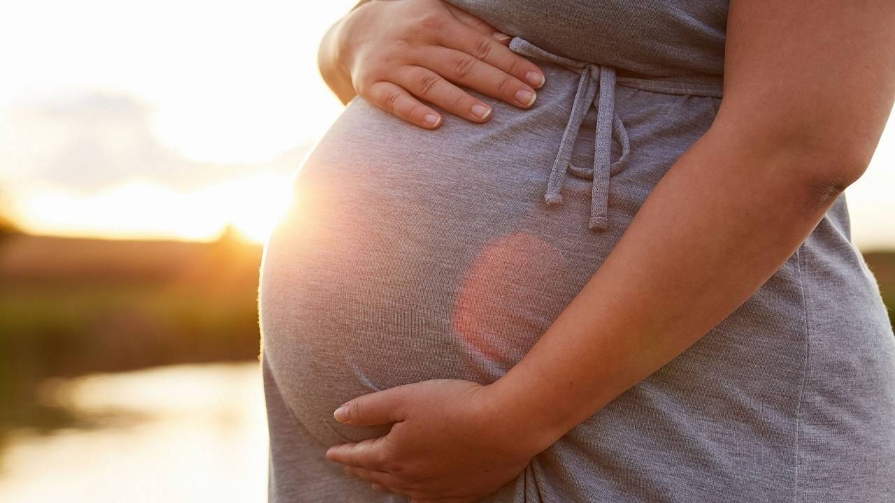 دولة تدعو النساء لتأجيل الحمل... ما السبب؟!