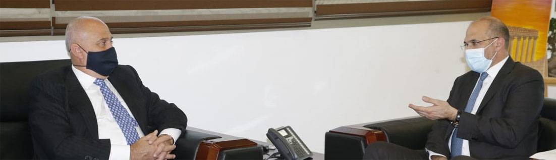 حسن بحث مع الحجار وحبيش شؤوناً صحية مناطقية