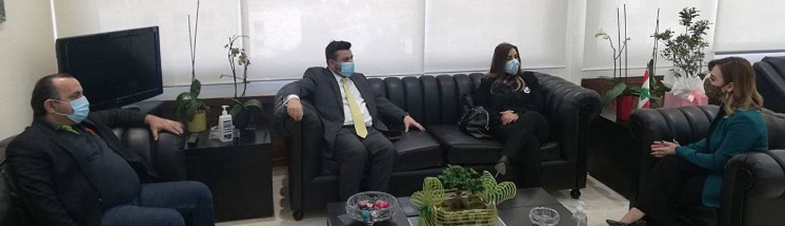 ... وتستقبل وفد عائلة الراحل محمد عواضه
