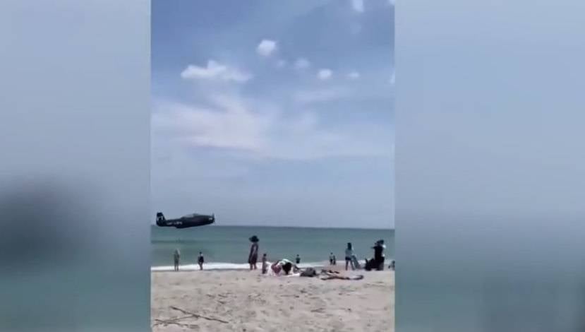 هبوط اضطراري لطائرة على سطح البحر أثناء عرض جوي في فلوريدا