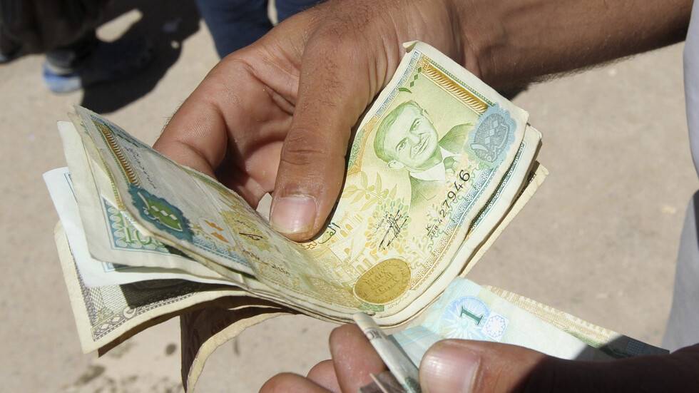 سوريا.. الليرة متجهة نحو مزيد من الهبوط