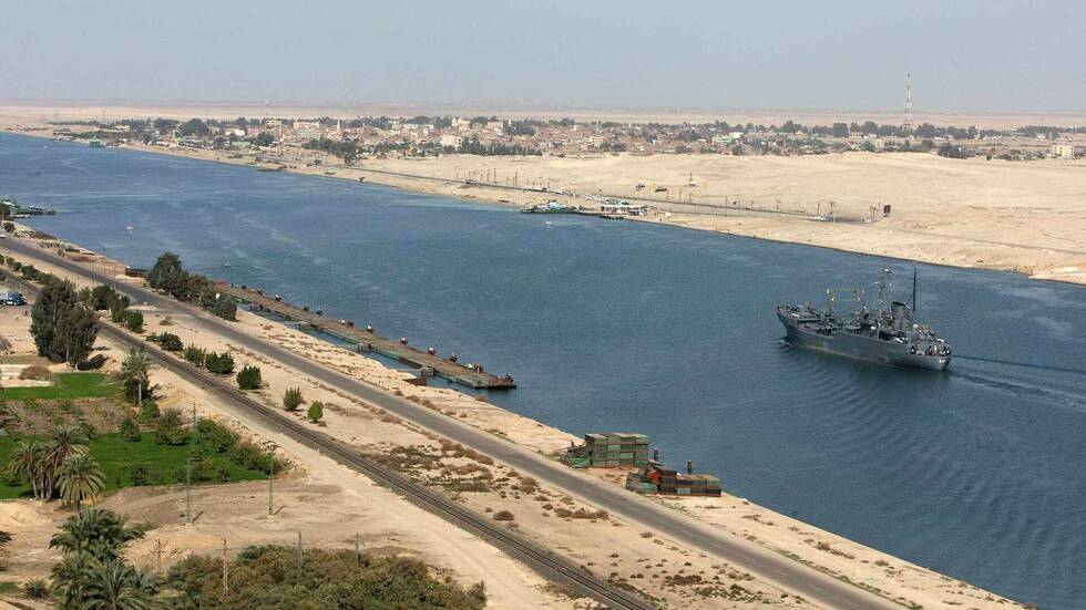 الجيش الأمريكي يوجه رسالة لمصر بعد عبور حاملة الطائرات قناة السويس