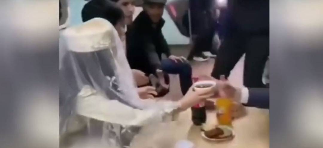 حفل زفاف في مترو الأنفاق