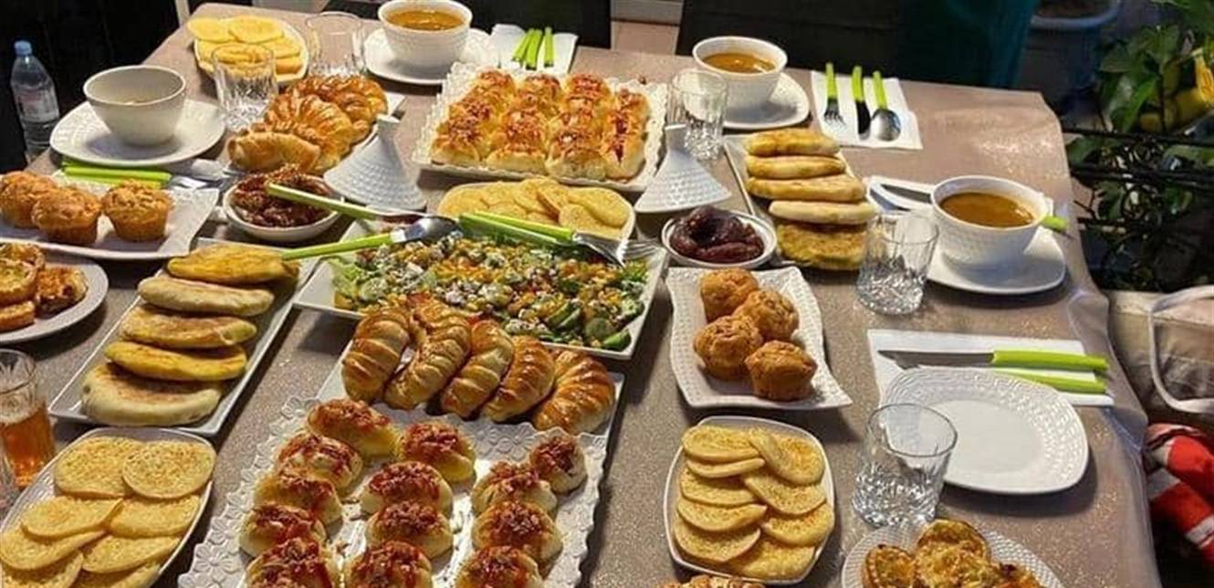 في ظل الاوضاع الصعبة... هل ننشر صور موائد الافطار؟