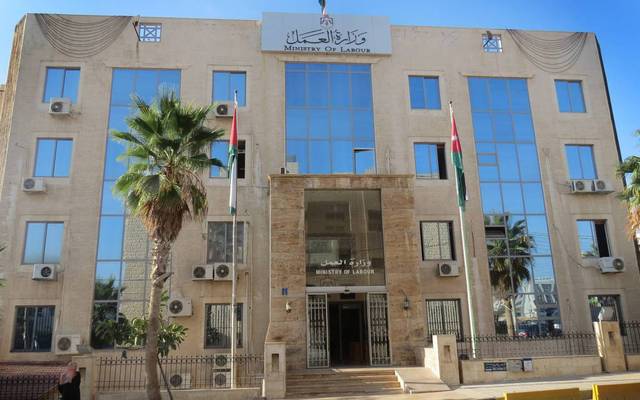 وزارة العمل طالبت اصحاب العمل بإدراج أسماء العاملين لديها على منصة التسجيل المخصصة للقاح كورونا