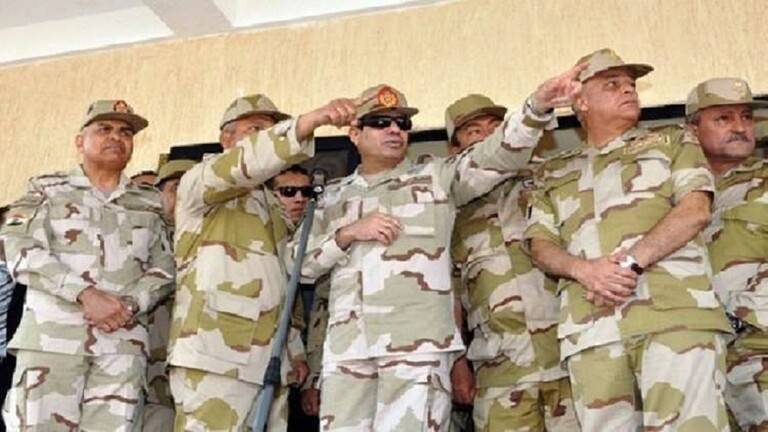السيسي يبحث مع الجيش التهديدات التي تواجهها البلاد