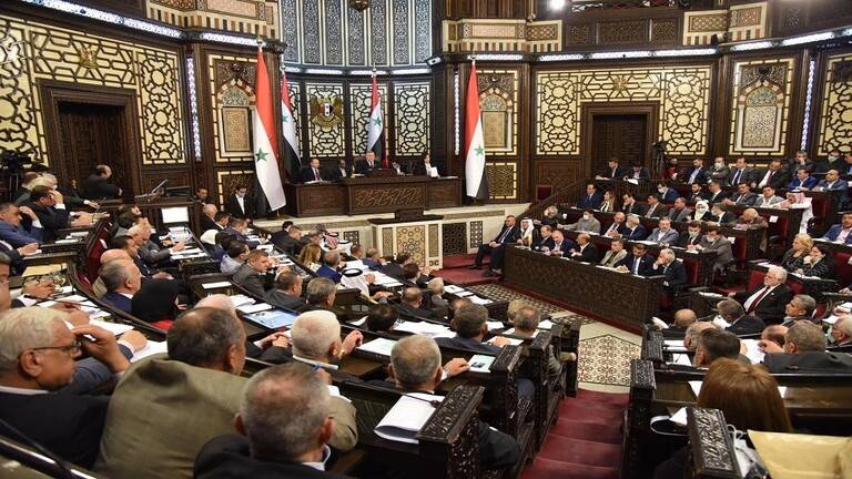 سيدة ثالثة تتقدم .. عدد طلبات الترشح لمنصب رئيس سوريا يرتفع إلى 17