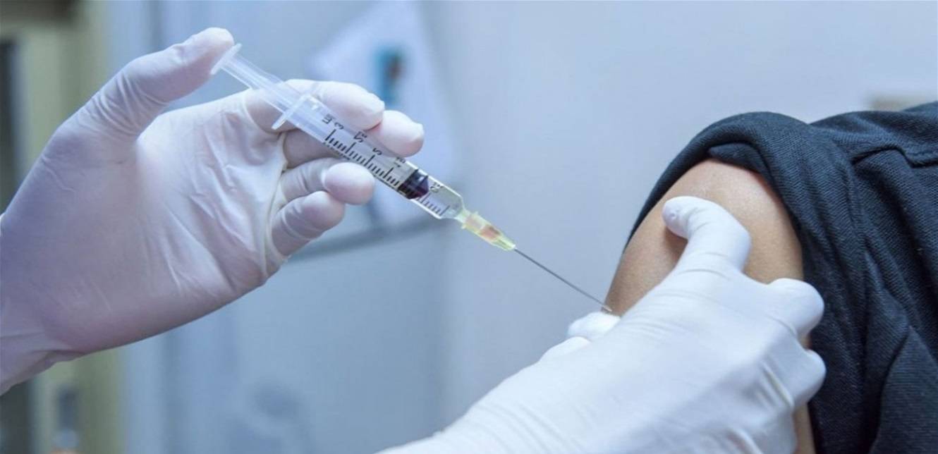 أسباب ألم الذراع بعد تلقي لقاح كورونا وطرق تخفيفه