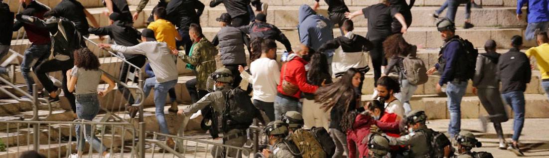 مواجهات عنيفة بين الفلسطينيين والاحتلال في القدس...