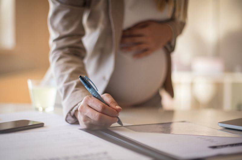لقاح فيروس كورونا: هل تحصل الحوامل عليه أم لا؟