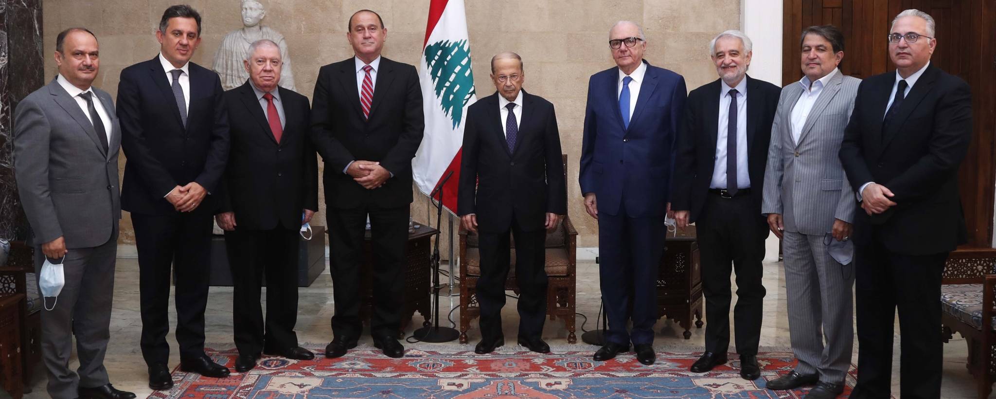 عون التقى وفدا من جمعية الصناعيين بحضور حب الله