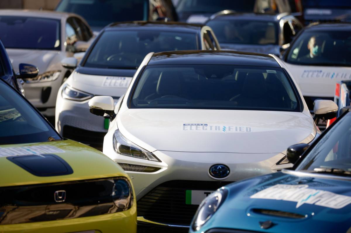 مبيعات السيارات الكهربائية العالمية زادت 140% في الربع الأول