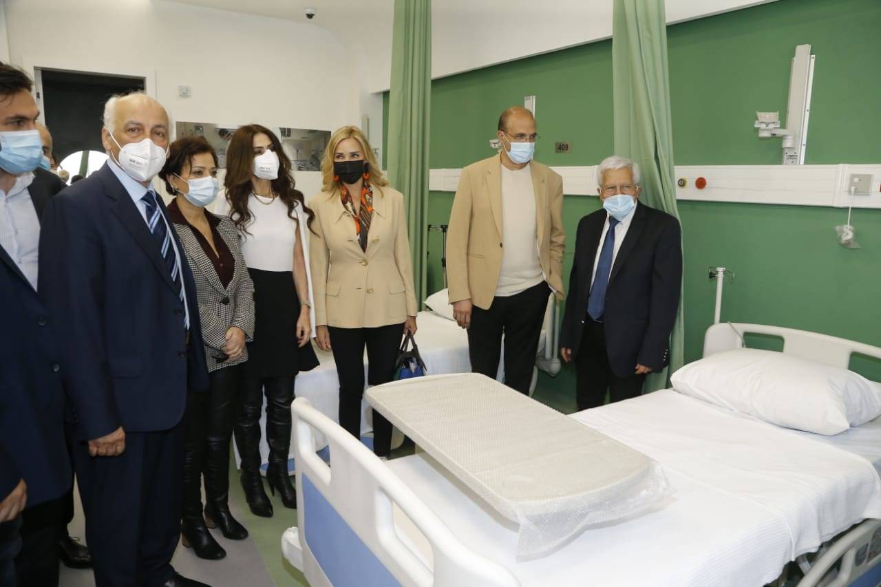 حسن تسلم من سفيرة سويسرا قسم طب الأطفال في مستشفى الكرنتينا بعد إعادة بنائه