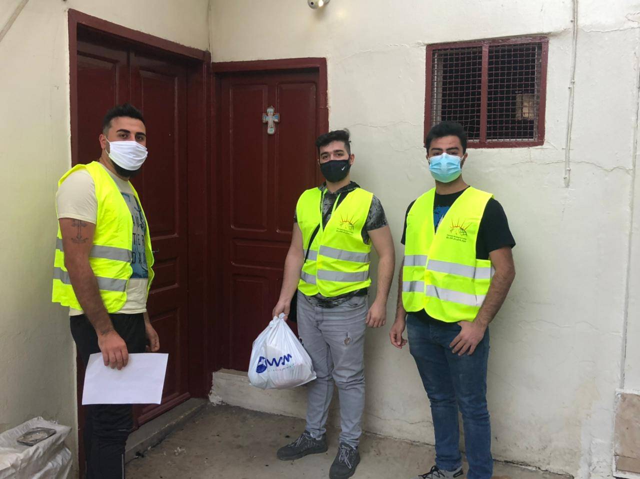 مطهرات ومعقمات للعائلات المحتاجة تقدمة حركة شباب الشرق وجمعية WAM