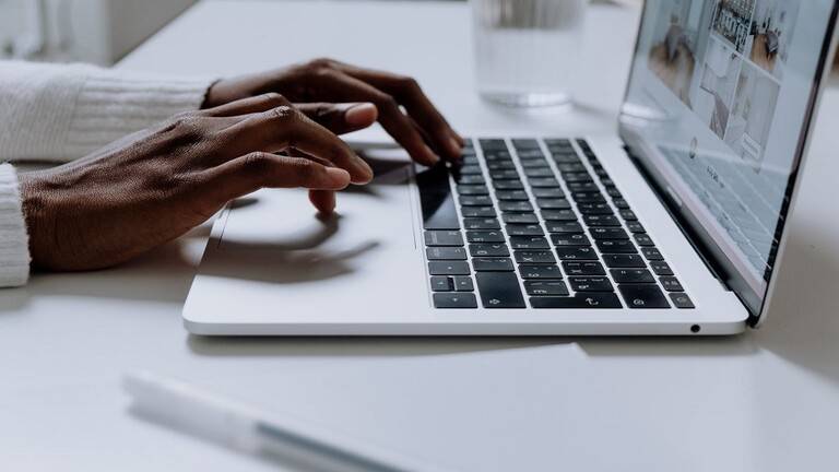 آبل تحمي حواسبها وتجعلها أكثر عملية عبر تحديث macOS